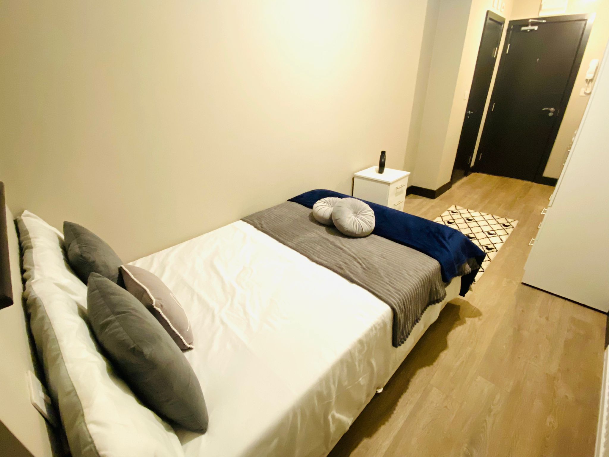 Modern Living – Studio in Flat 2, 23 Middle Road 1