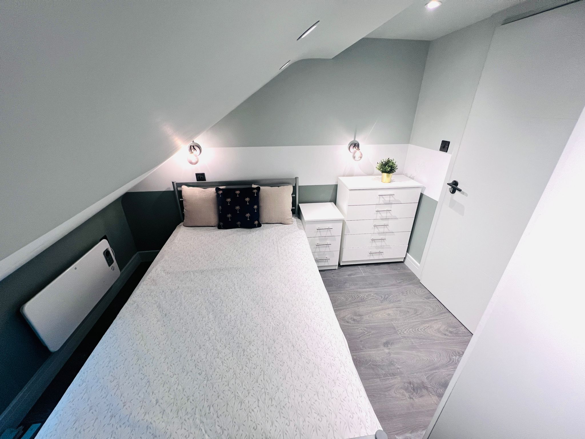 2-Bedroom Flat for Rent on Arngask Road, SE6 1XZ 3