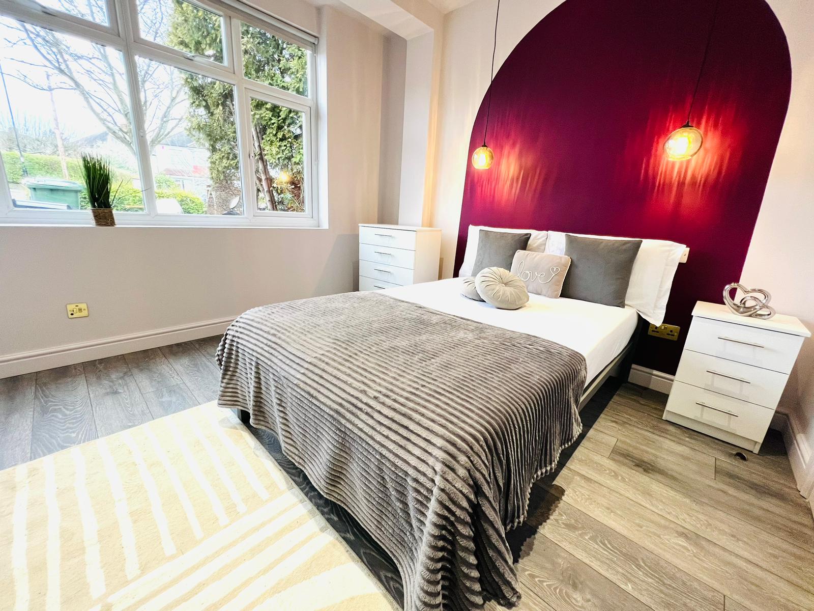 Spacious Ensuite – Flat 1, 97 Woodyates Road, SE12 9JQ