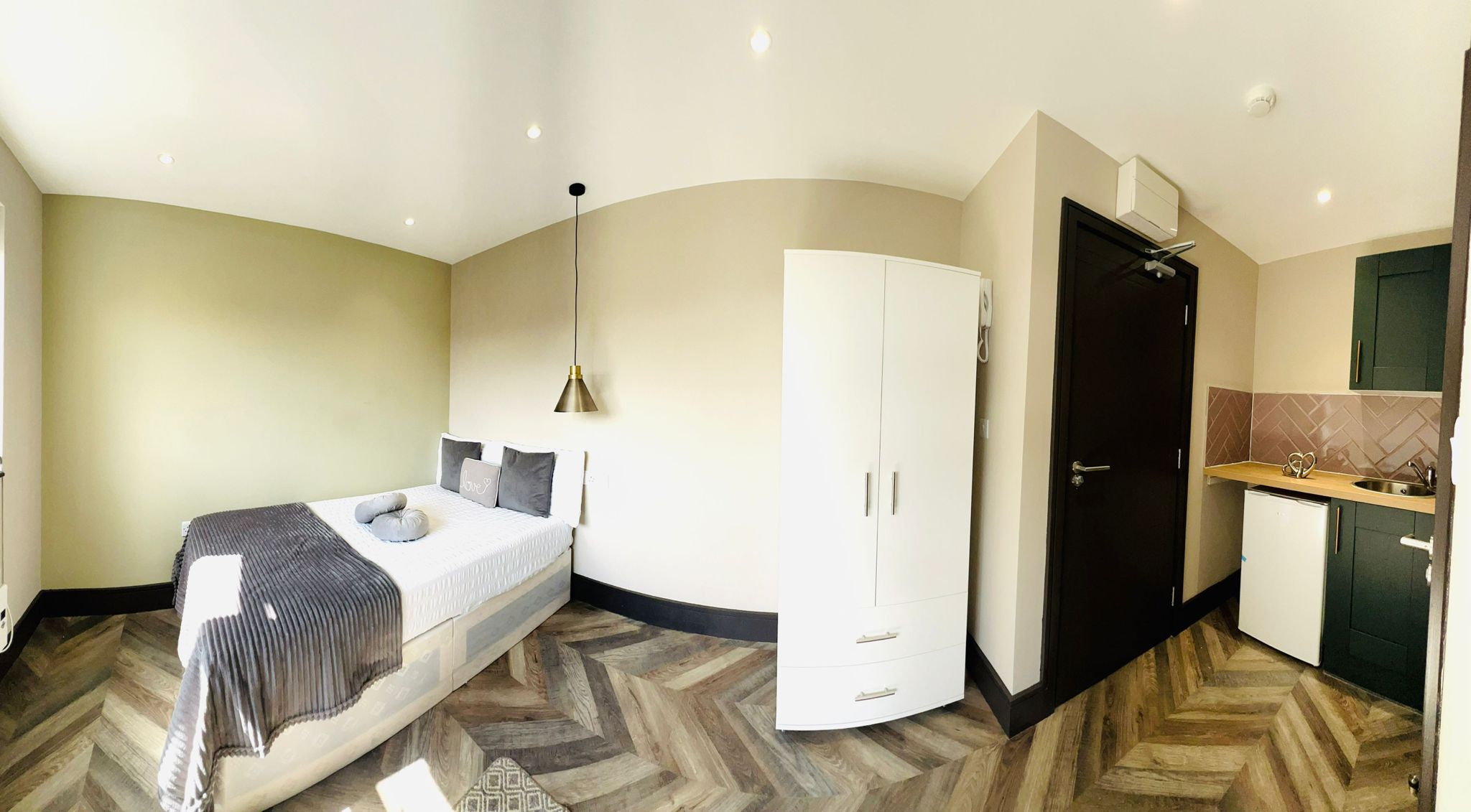 Modern Studio for Rent in Streatham, South London SW16 5EH