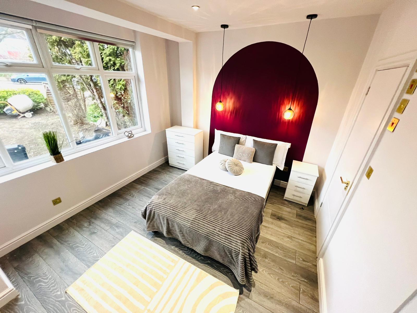 Spacious Ensuite – Flat 1, 97 Woodyates Road, SE12 9JQ 1