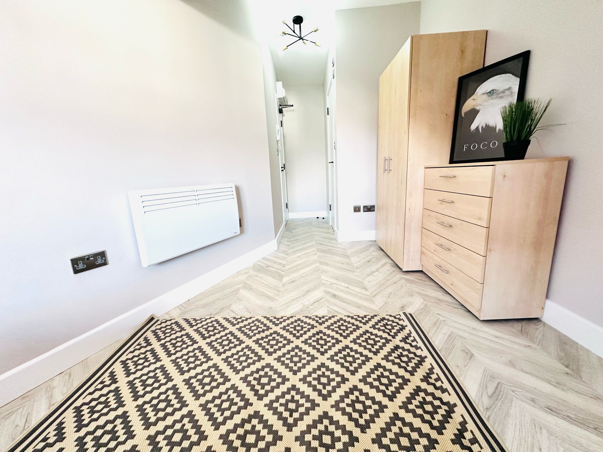 Charming 2-Bedroom Flat for Rent in Croydon, South London CR7 6AZ 1