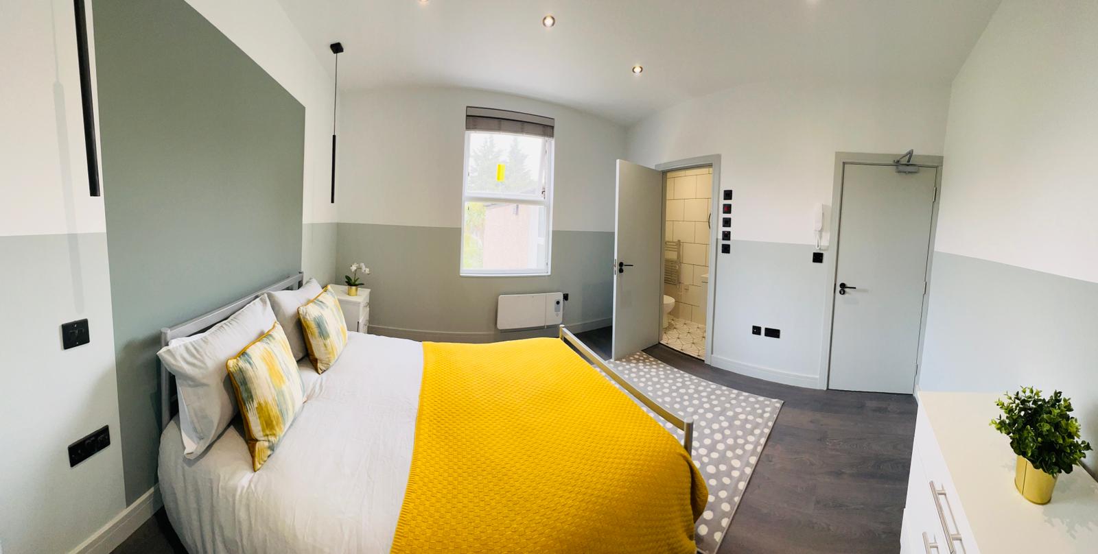 Spacious Ensuite Flat for Rent on Arngask Road, SE6 1XZ