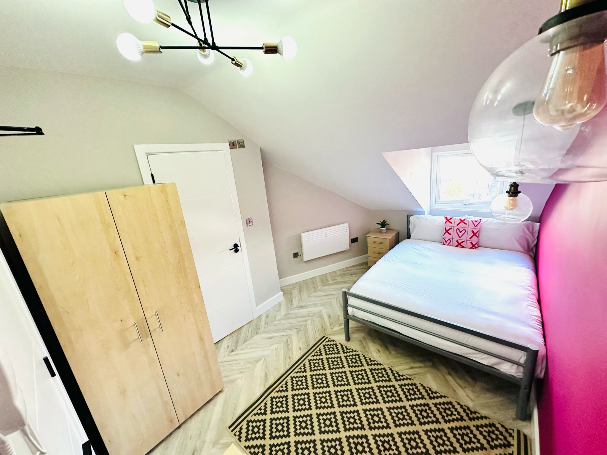 Stylish 2-Bedroom Flat in Croydon, South London CR7 6AZ 0