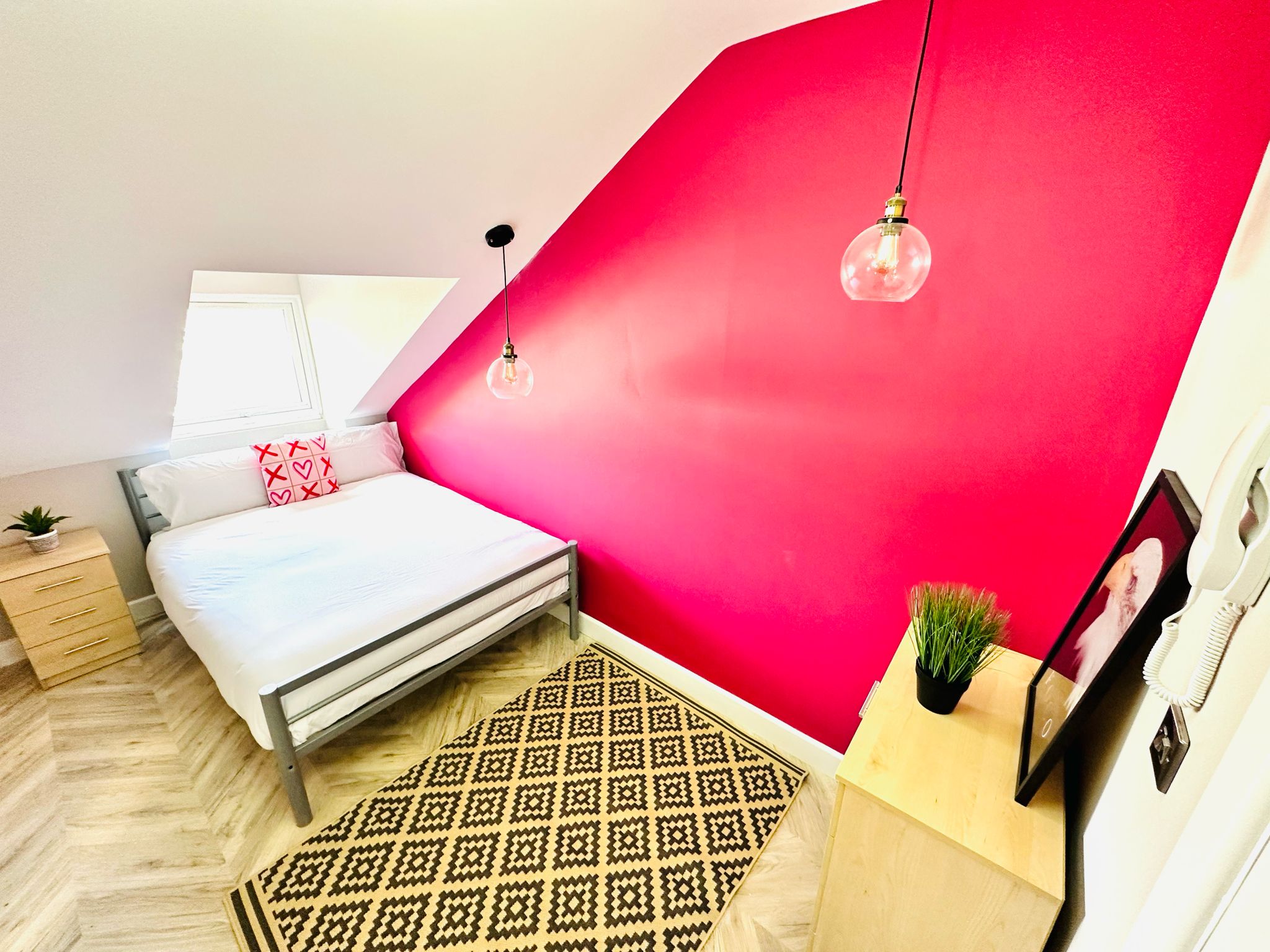 Charming 2-Bedroom Flat for Rent in Croydon, South London CR7 6AZ