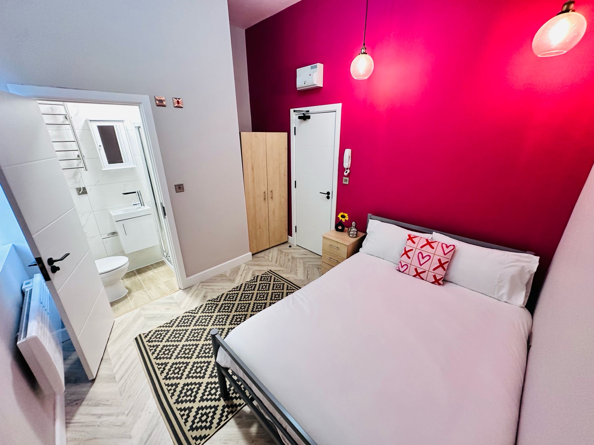 Modern 2-Bedroom Flat Available in Croydon, South London CR7 6AZ