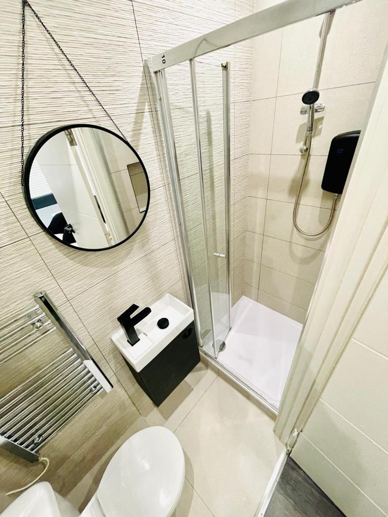 Comfortable Ensuite Living – Flat 3, 296 Northborough Road, Streatham, SW16 4TT 1