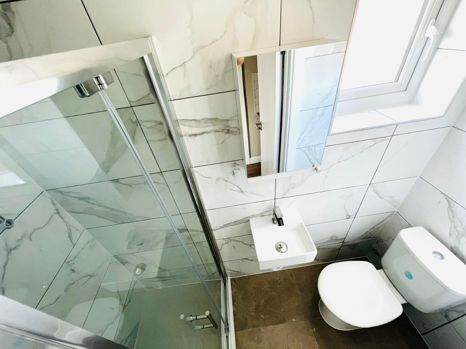 Contemporary Ensuite for Rent in Mitcham, South London CR4 1JD 2