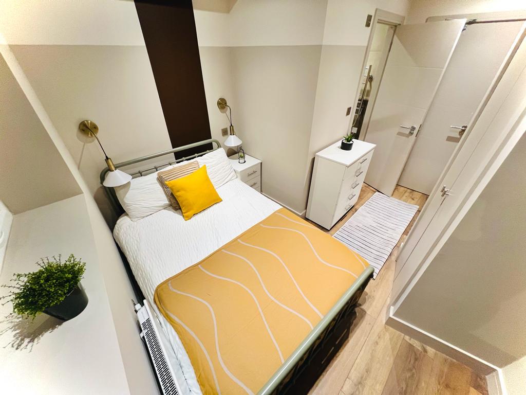 Stylish Ensuite Living – Flat 3B, 330 Kingston Road, Wimbledon, SW20 8LR 2