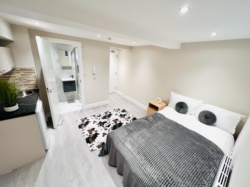 Modern Ensuite for Rent in Greenford, North London UB6 9BA