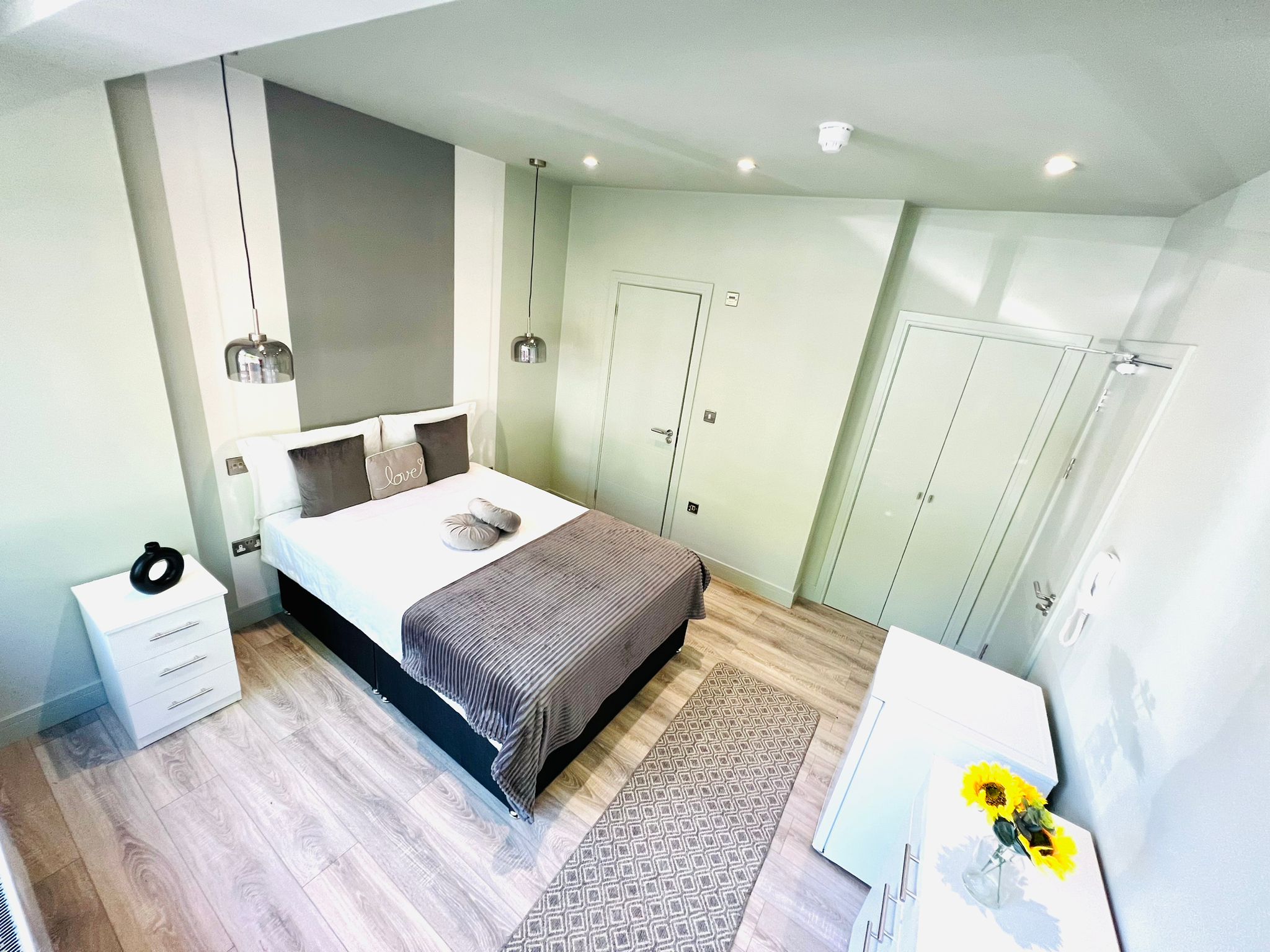 Elegant Ensuite Living in Streatham, South London SW16 4TS