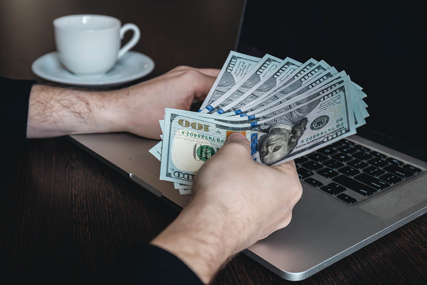 Currency Exchange Tips Before Flying to the USA