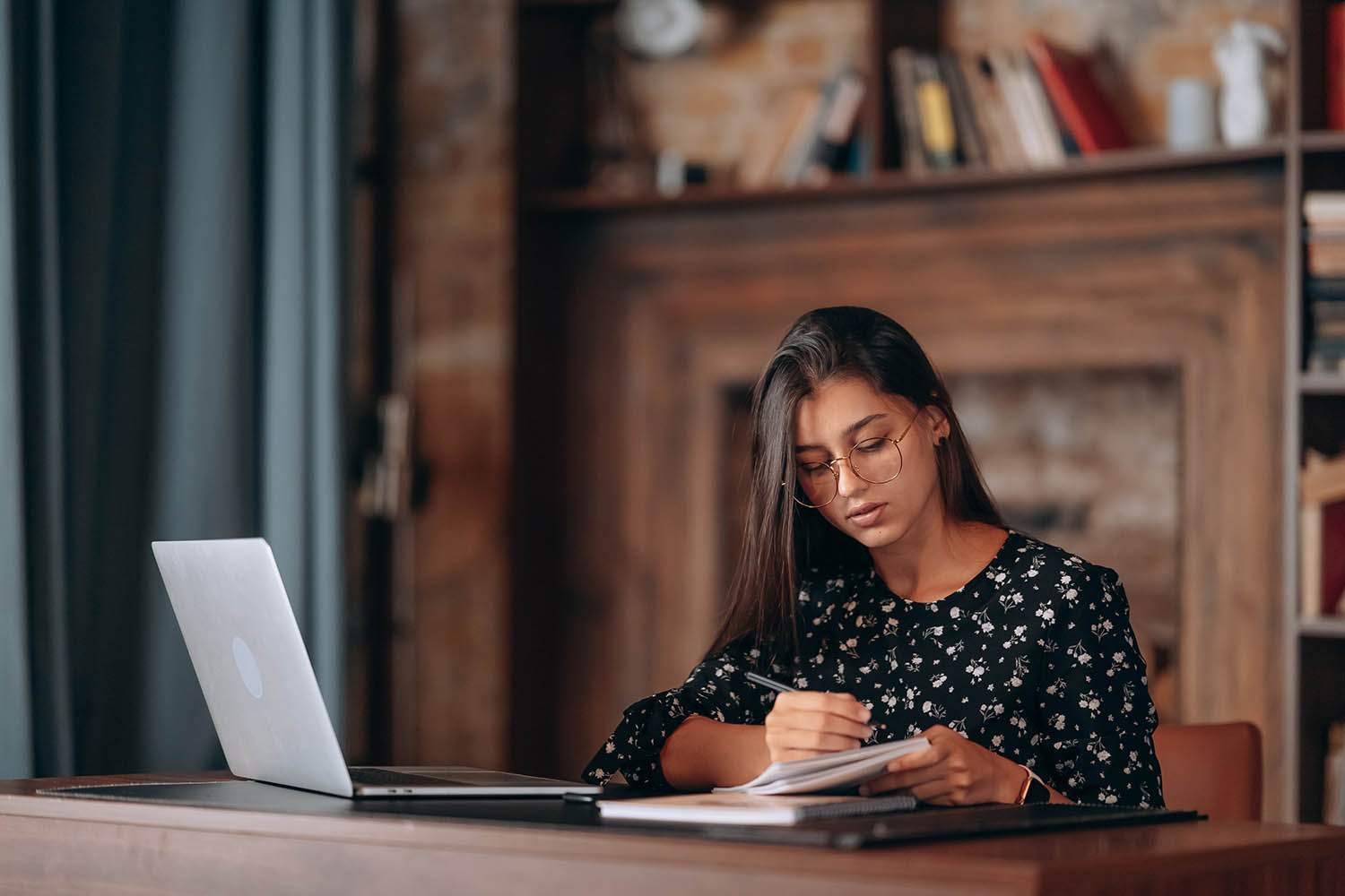 How to Write a Scholarship Essay That Stands Out